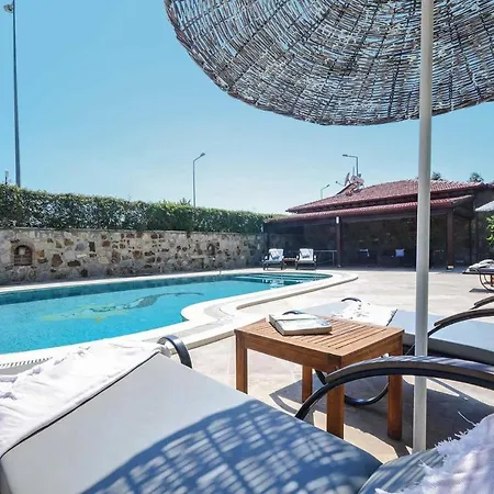 Sleeps 8 Air Con Wifi * Bitez