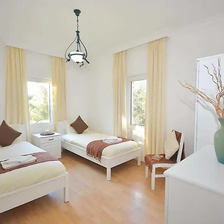 Sleeps 8 Air Con Wifi Villa Bitez